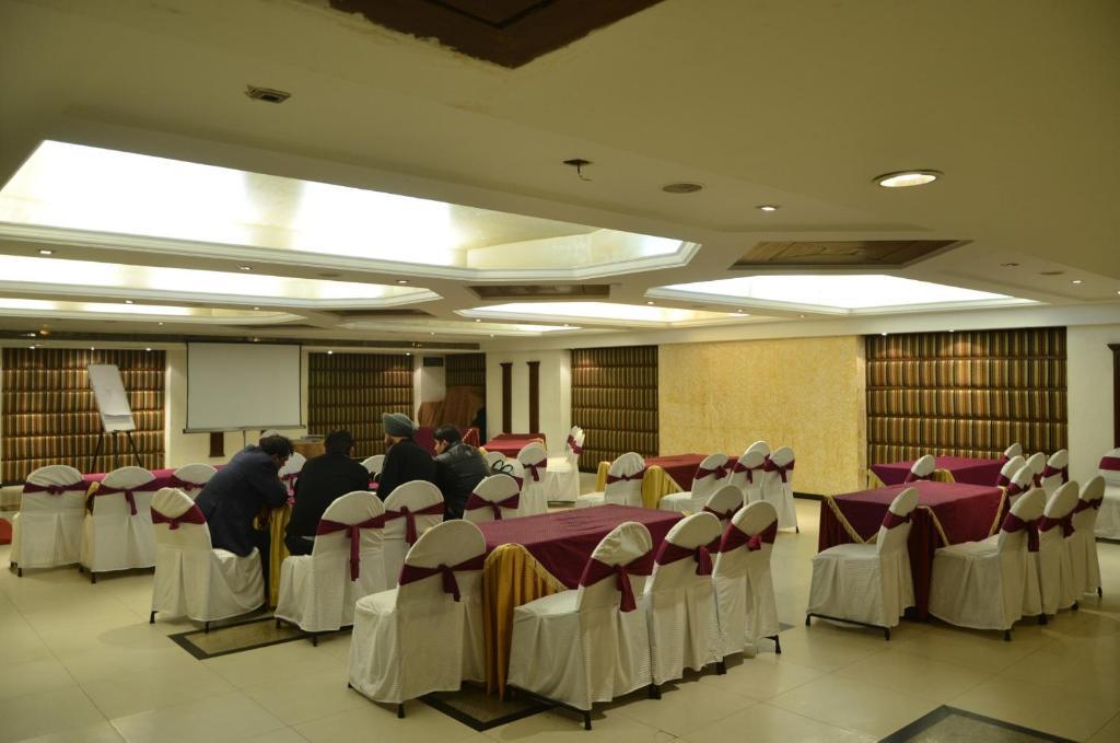 Hotel Klg International Zirakpur Luaran gambar